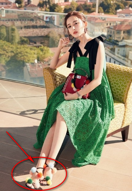 古力娜扎米兰s时装周穿的绿色裙子是什么品牌